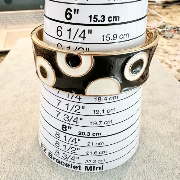 Vintage Gold Tone With Black And White Circle Design Hinge Bangle Bracelet - Picture 4 of 4